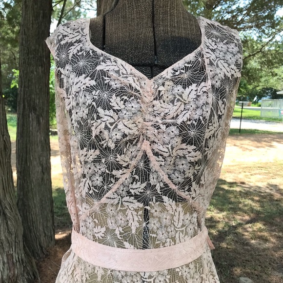 1920’s Spiderlace Peach Gown - Picture 2 of 11